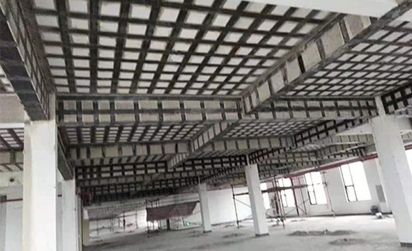  碳纤维布加固梁的破坏形式及施工工艺